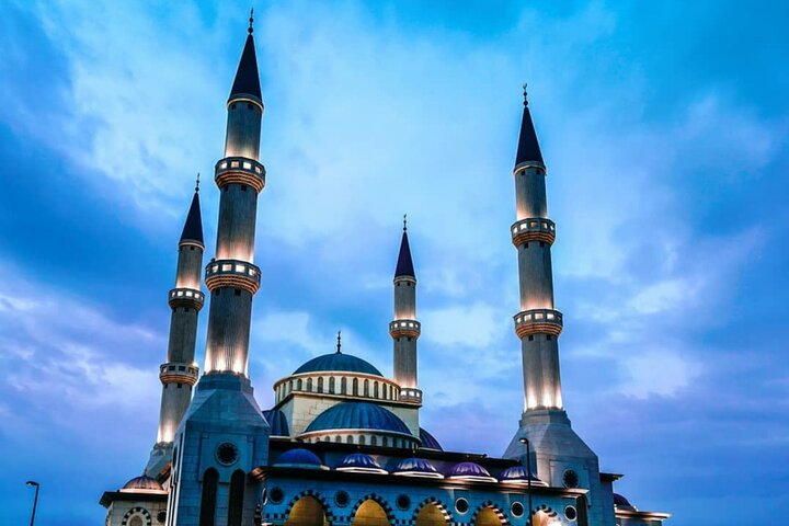 Experience the stunning beauty of Islamic architecture as you explore the intricate details and majestic minarets showcasing Dubai's historical significance and cultural heritage. Discover history in every corner.